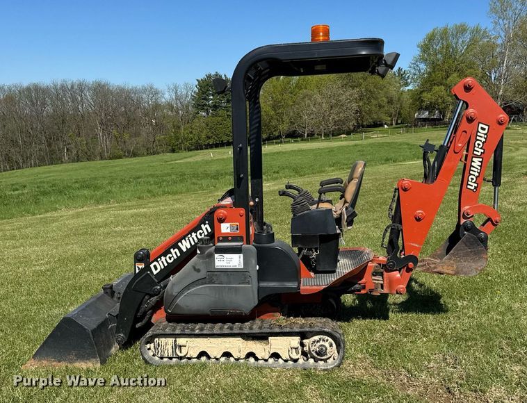 image for item EF1985 2008 Ditch Witch XT850 mini excavator / tool carrier