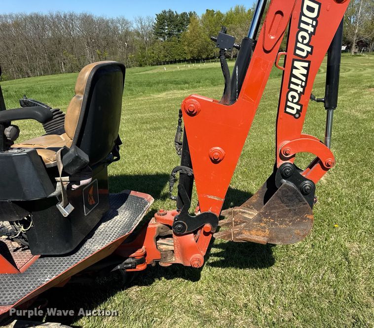 image for item EF1985 2008 Ditch Witch XT850 mini excavator / tool carrier