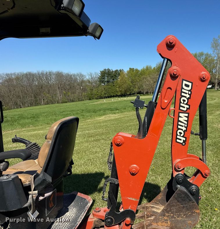 image for item EF1985 2008 Ditch Witch XT850 mini excavator / tool carrier