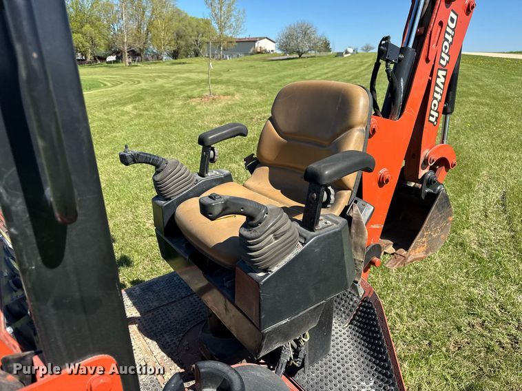 image for item EF1985 2008 Ditch Witch XT850 mini excavator / tool carrier