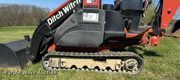 image for item EF1985 2008 Ditch Witch XT850 mini excavator / tool carrier