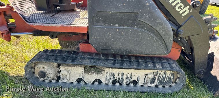 image for item EF1985 2008 Ditch Witch XT850 mini excavator / tool carrier