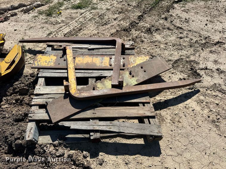 image for item EF1986 1973 Case 584 forklift