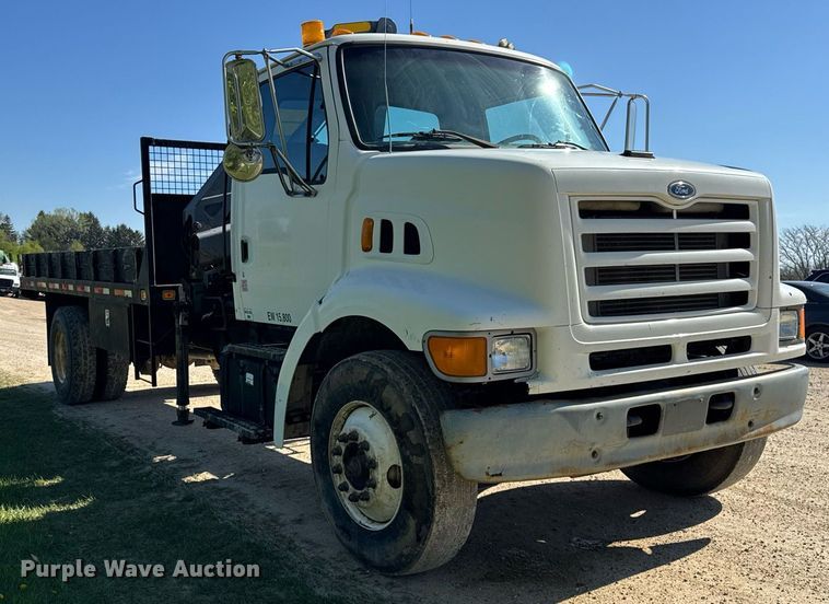 image for item EF1987 1998 Ford L8501 flatbed truck