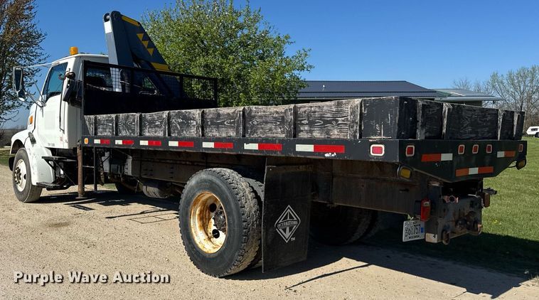 image for item EF1987 1998 Ford L8501 flatbed truck