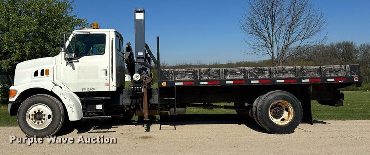 image for item EF1987 1998 Ford L8501 flatbed truck