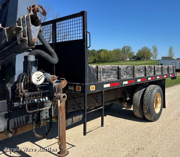 image for item EF1987 1998 Ford L8501 flatbed truck