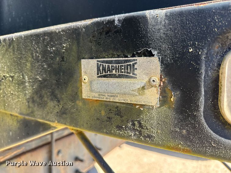 image for item EF1987 1998 Ford L8501 flatbed truck