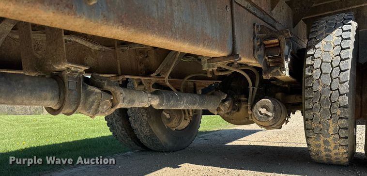 image for item EF1987 1998 Ford L8501 flatbed truck