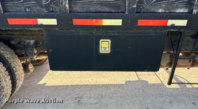 image for item EF1987 1998 Ford L8501 flatbed truck