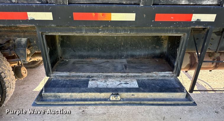 image for item EF1987 1998 Ford L8501 flatbed truck