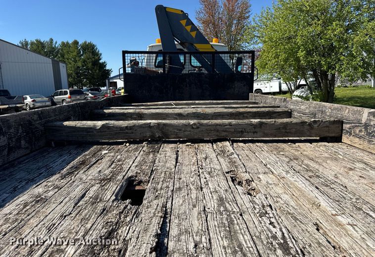 image for item EF1987 1998 Ford L8501 flatbed truck