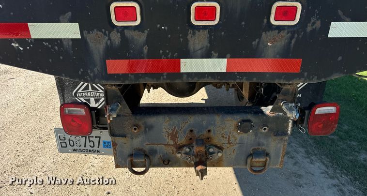 image for item EF1987 1998 Ford L8501 flatbed truck