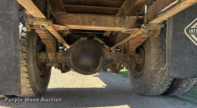 image for item EF1987 1998 Ford L8501 flatbed truck