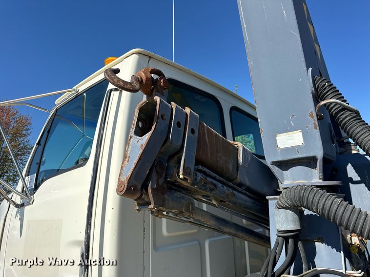 image for item EF1987 1998 Ford L8501 flatbed truck