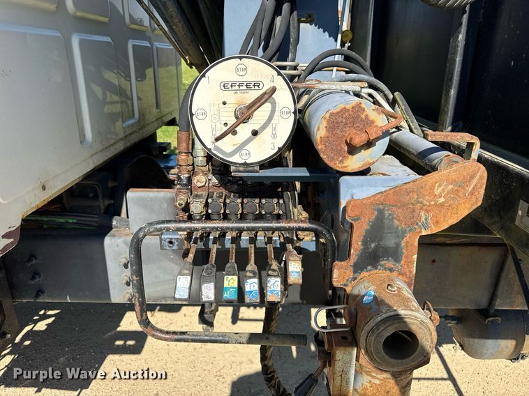 image for item EF1987 1998 Ford L8501 flatbed truck