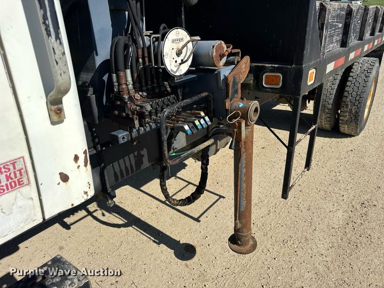 image for item EF1987 1998 Ford L8501 flatbed truck