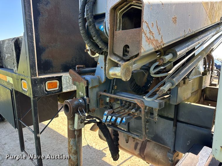 image for item EF1987 1998 Ford L8501 flatbed truck