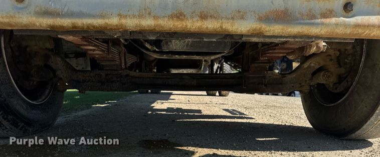 image for item EF1987 1998 Ford L8501 flatbed truck