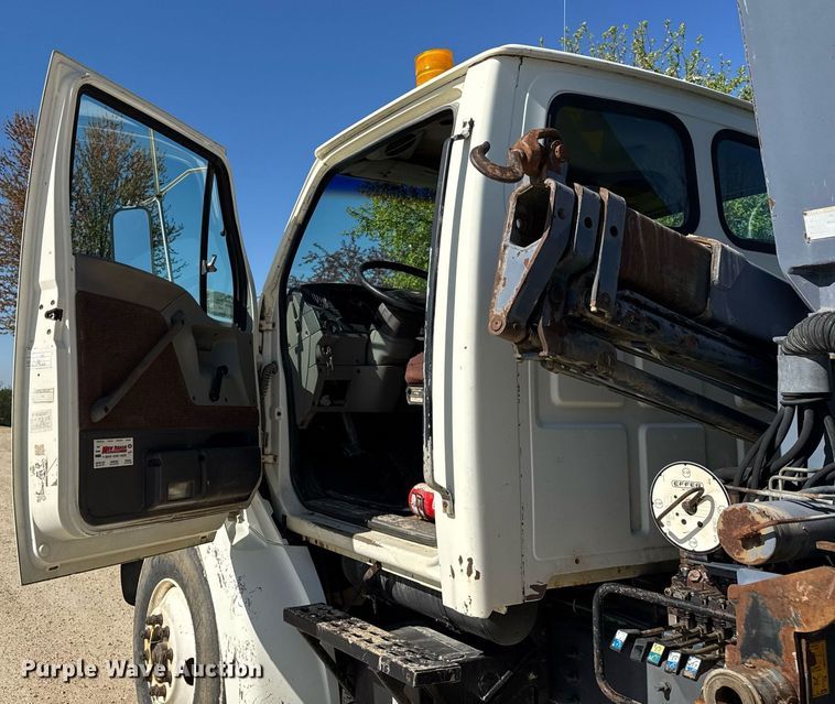 image for item EF1987 1998 Ford L8501 flatbed truck