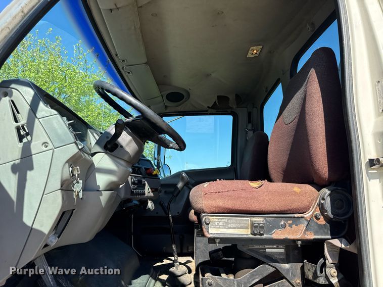 image for item EF1987 1998 Ford L8501 flatbed truck