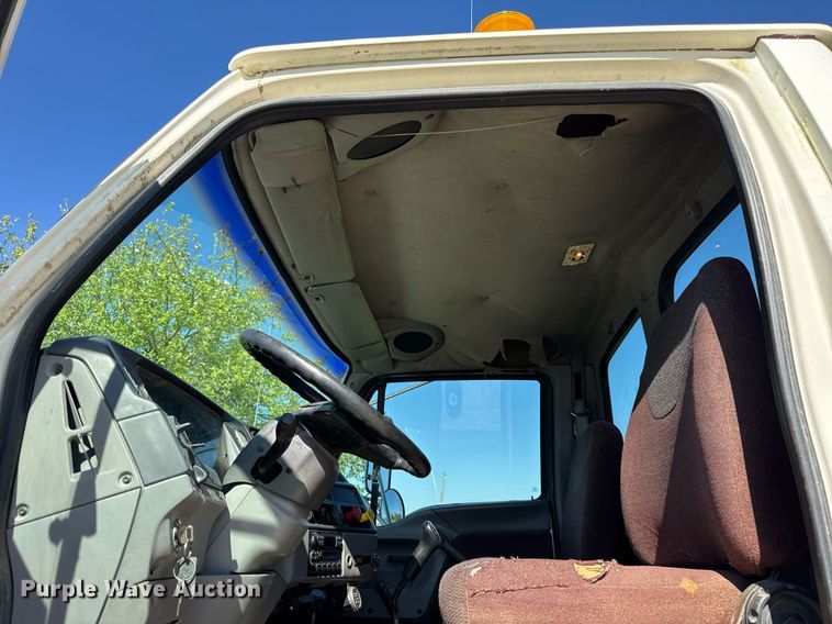 image for item EF1987 1998 Ford L8501 flatbed truck