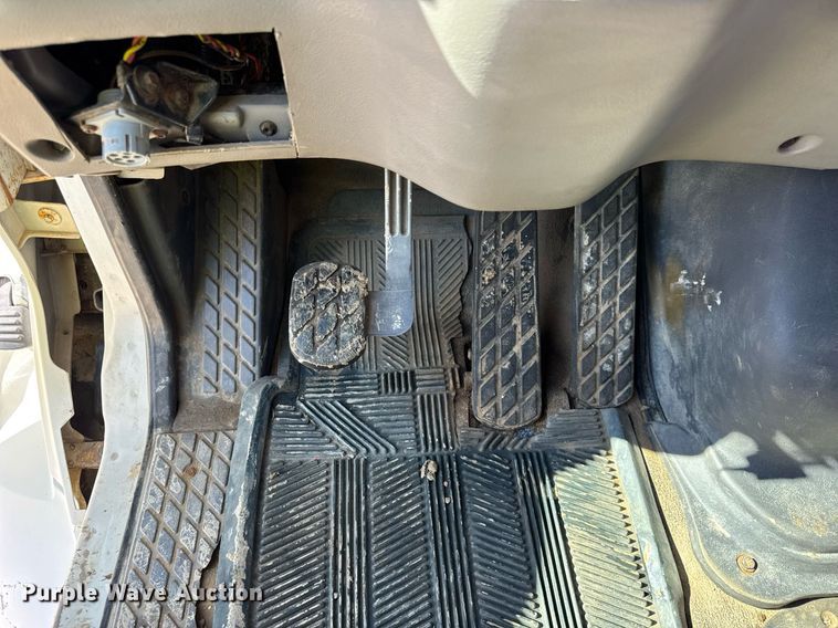 image for item EF1987 1998 Ford L8501 flatbed truck