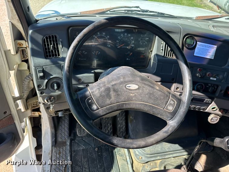 image for item EF1987 1998 Ford L8501 flatbed truck