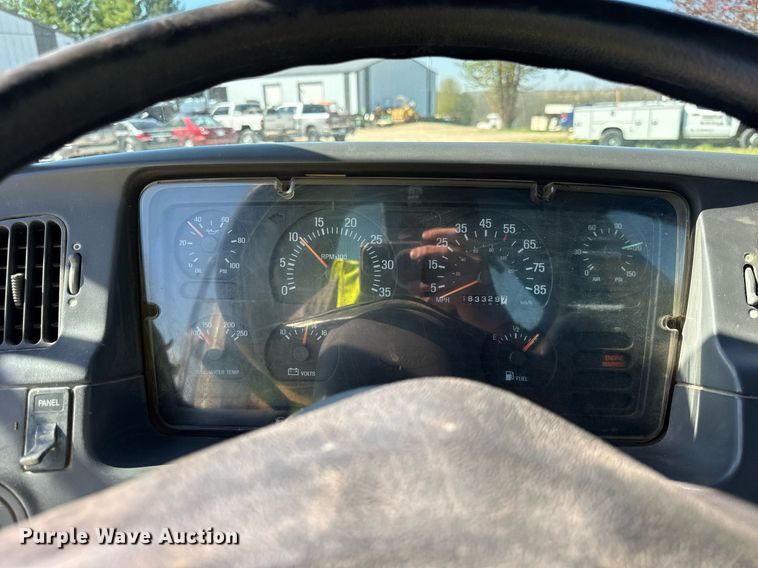 image for item EF1987 1998 Ford L8501 flatbed truck