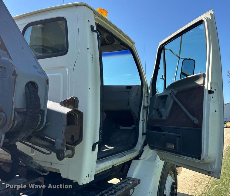 image for item EF1987 1998 Ford L8501 flatbed truck