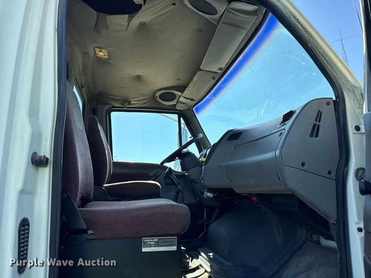 image for item EF1987 1998 Ford L8501 flatbed truck