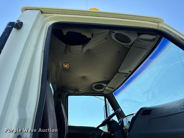 image for item EF1987 1998 Ford L8501 flatbed truck