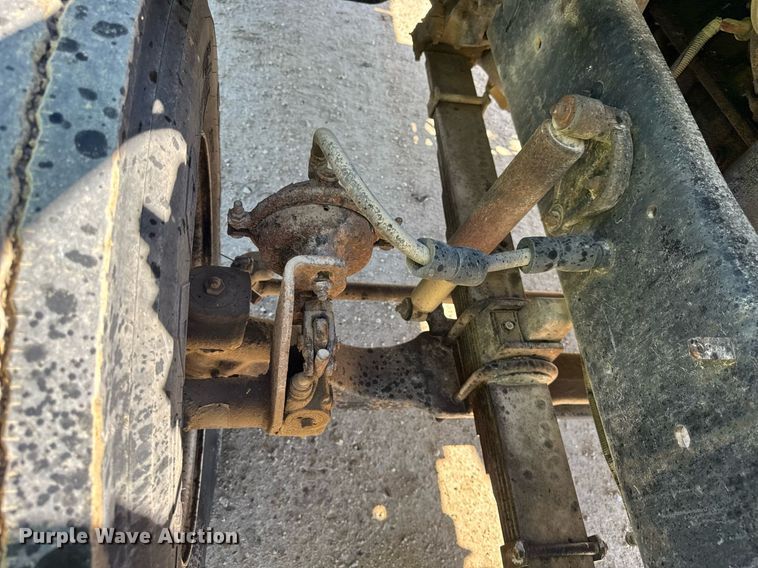 image for item EF1987 1998 Ford L8501 flatbed truck