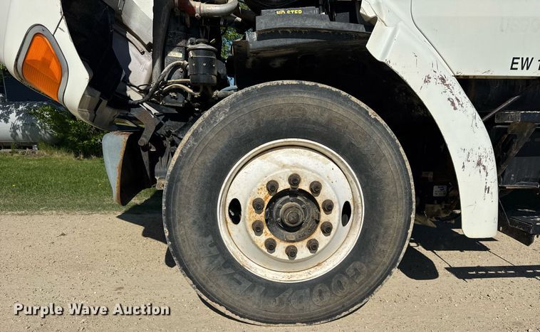 image for item EF1987 1998 Ford L8501 flatbed truck