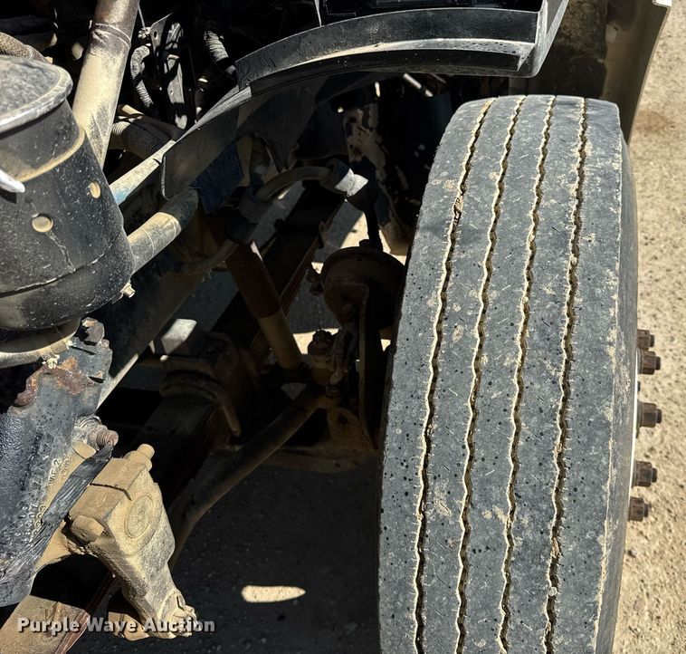 image for item EF1987 1998 Ford L8501 flatbed truck