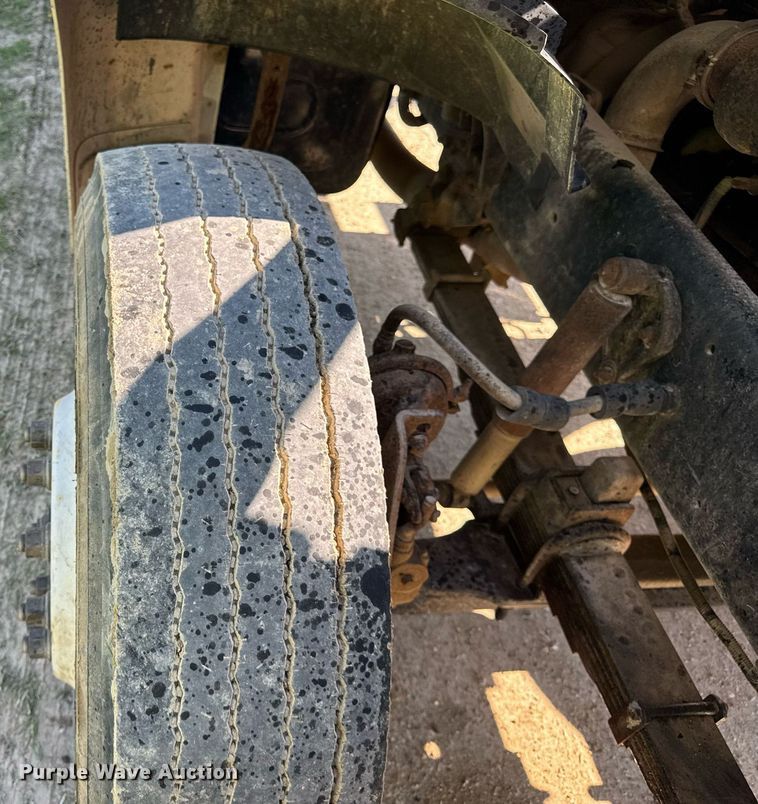 image for item EF1987 1998 Ford L8501 flatbed truck