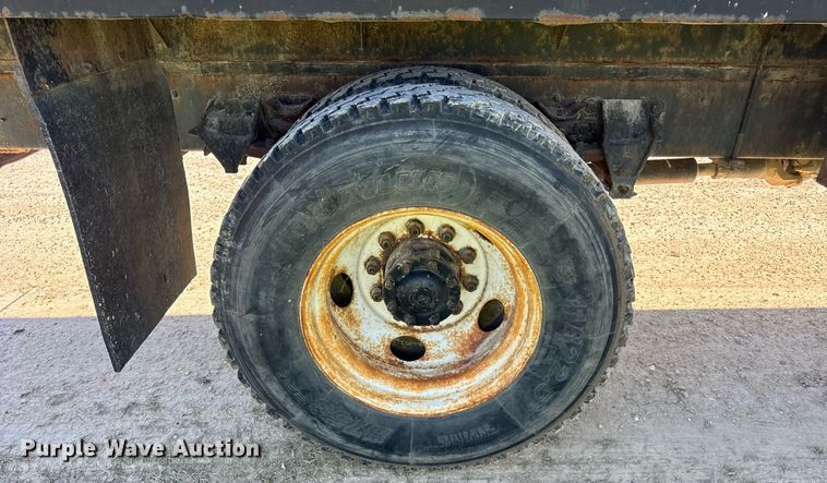 image for item EF1987 1998 Ford L8501 flatbed truck