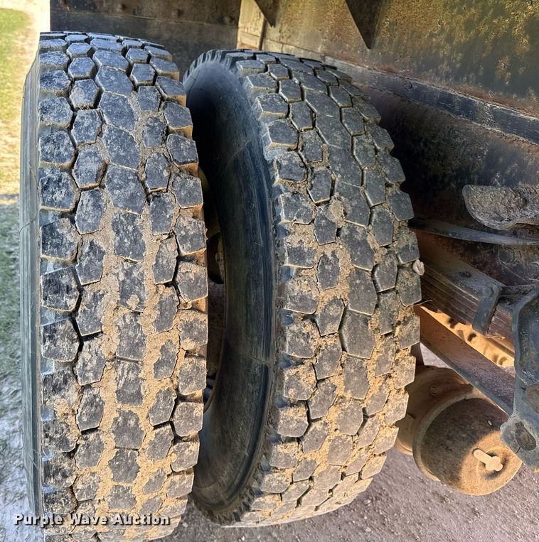 image for item EF1987 1998 Ford L8501 flatbed truck