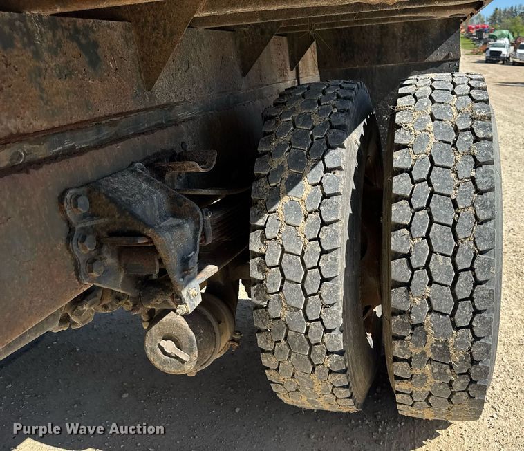 image for item EF1987 1998 Ford L8501 flatbed truck