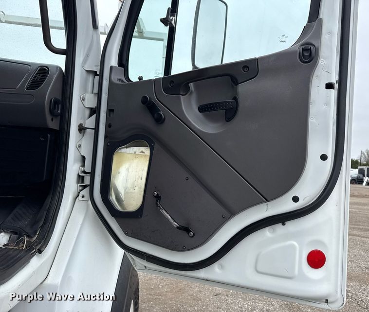 image for item EG5717 2007 Freightliner Business Class M2 Crew Cab crane truck