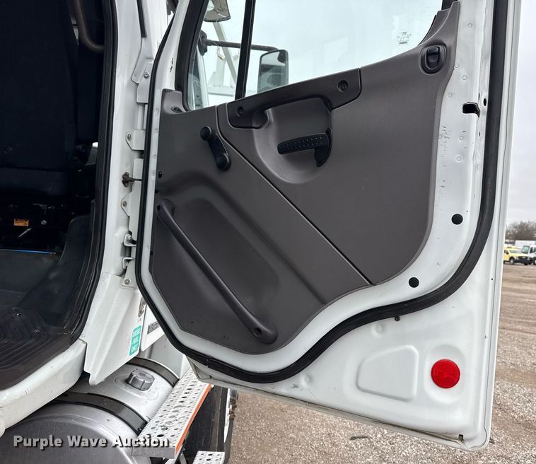 image for item EG5717 2007 Freightliner Business Class M2 Crew Cab crane truck