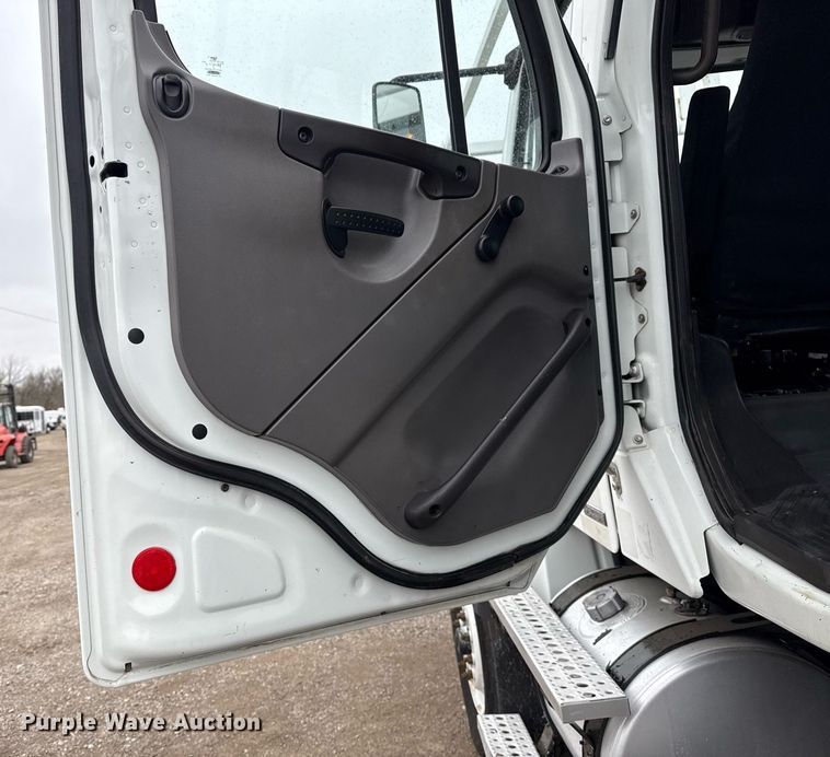 image for item EG5717 2007 Freightliner Business Class M2 Crew Cab crane truck