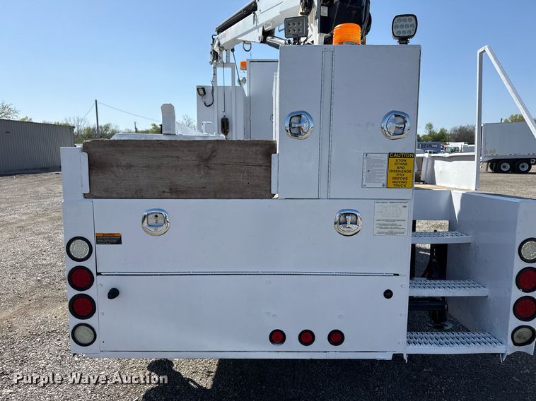 image for item EG5743 2007 Freightliner  Business Class M2 Crew Cab utility / service truck