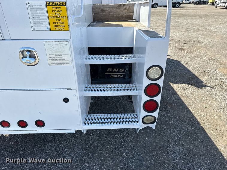 image for item EG5743 2007 Freightliner  Business Class M2 Crew Cab utility / service truck