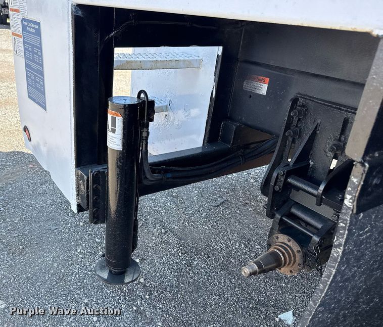 image for item EG5743 2007 Freightliner  Business Class M2 Crew Cab utility / service truck