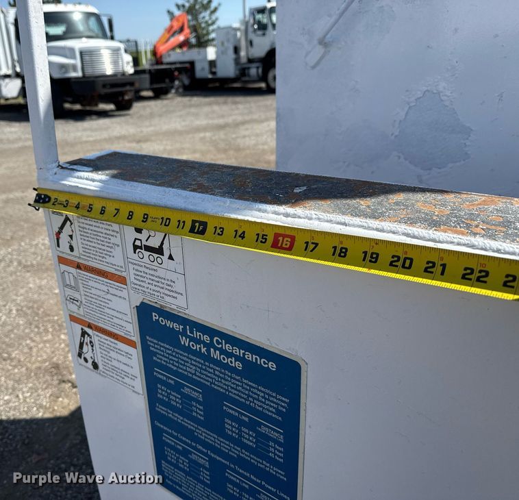 image for item EG5743 2007 Freightliner  Business Class M2 Crew Cab utility / service truck