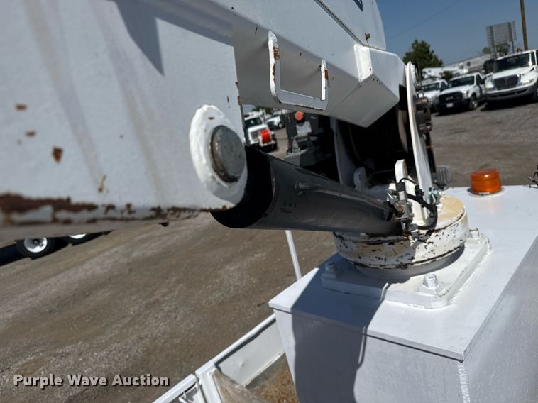 image for item EG5743 2007 Freightliner  Business Class M2 Crew Cab utility / service truck