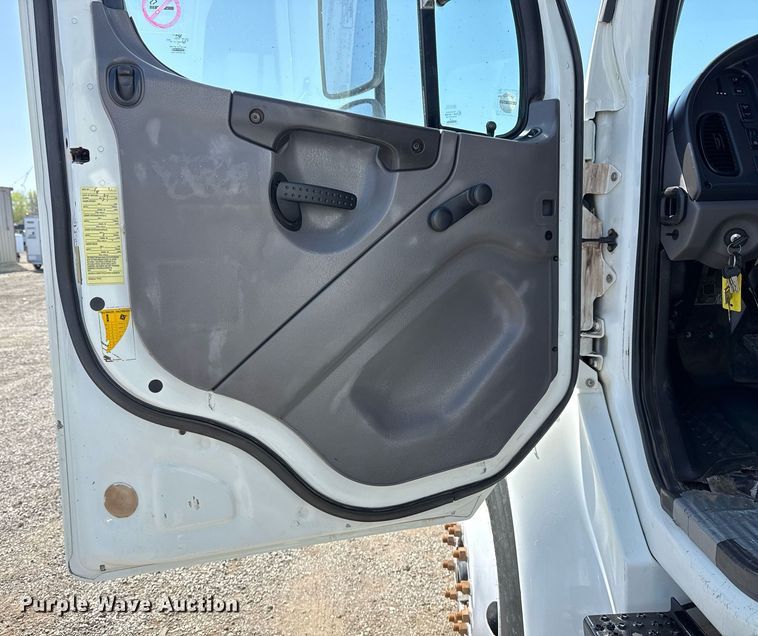 image for item EG5743 2007 Freightliner  Business Class M2 Crew Cab utility / service truck