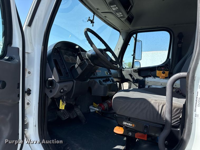 image for item EG5743 2007 Freightliner  Business Class M2 Crew Cab utility / service truck