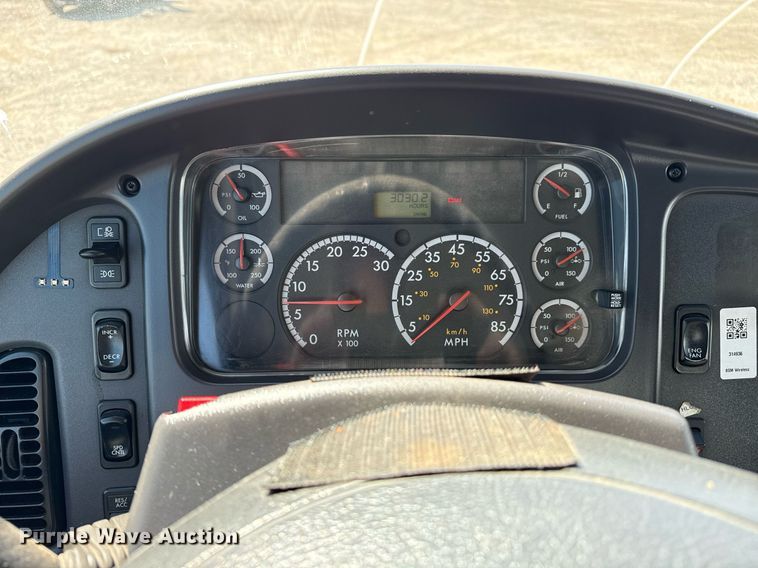 image for item EG5743 2007 Freightliner  Business Class M2 Crew Cab utility / service truck